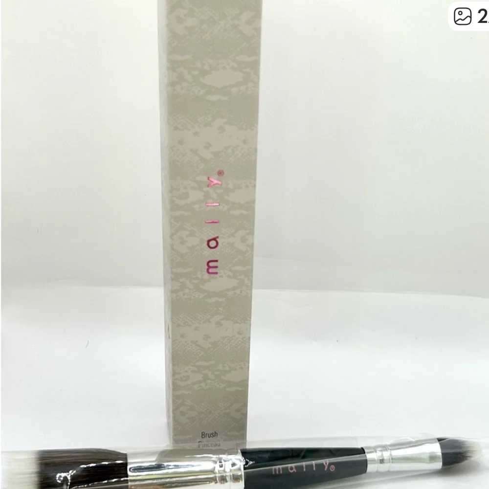 2 Mally - Brush Pinceau - Face & Eye DOUBLE ENDED - NEW AND BOXED